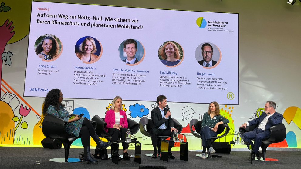 The panel discussion “On the way to net zero” at the RNE Annual Conference (from left): Anne Chebu, Verena Bentele, Mark Lawrence, Lara Möllney and Holger Lösch